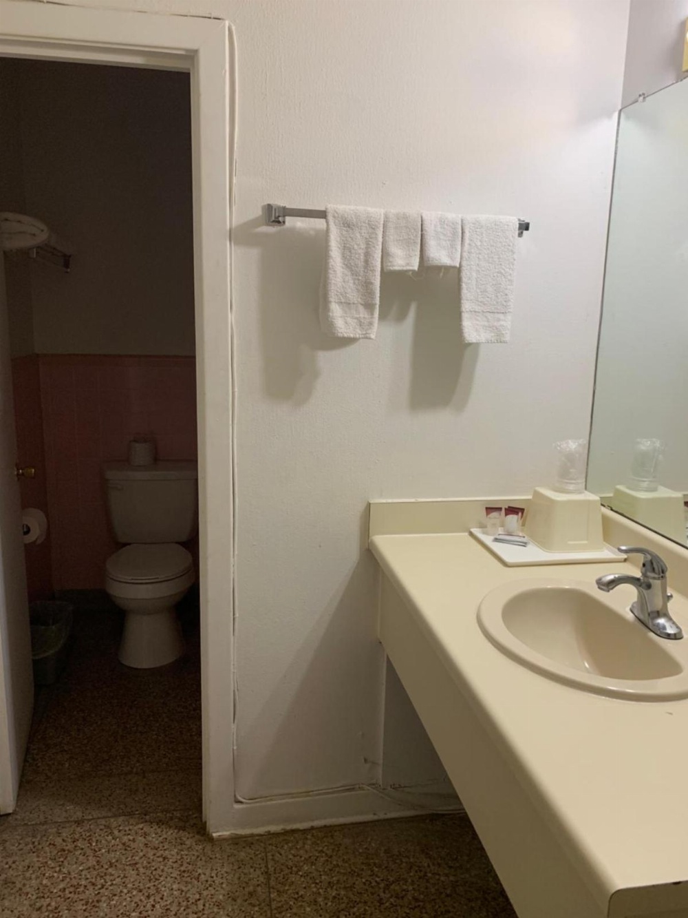 La Vista Inn Main image